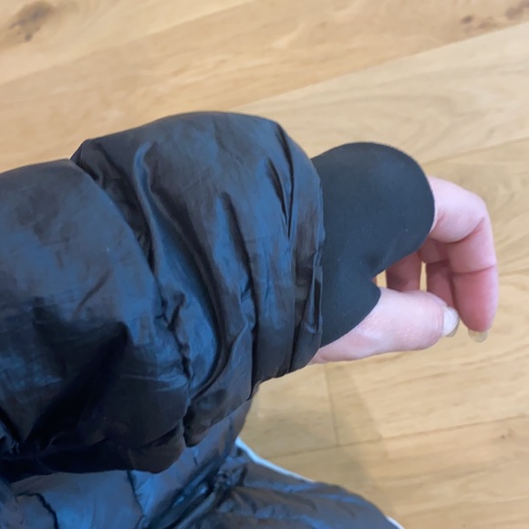 Lightweight gap down jacket with hood - Picture 3 of 3